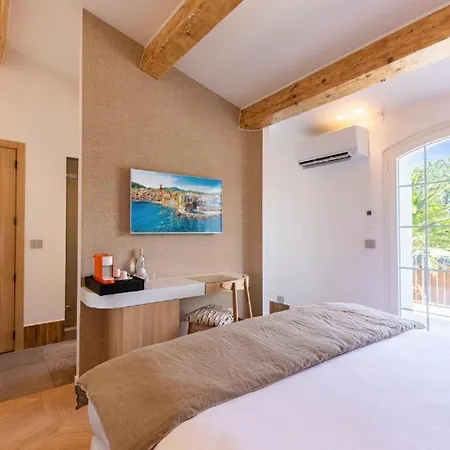 Bed & Breakfast Le Quatre Saisons Et Ses 7 Somptueuses A 300 Euros Par Chambre