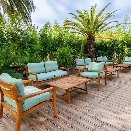 Le Quatre Saisons Et Ses 7 Somptueuses A 300 Euros Par Chambre Bed & Breakfast *