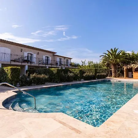 Le Quatre Saisons Et Ses 7 Somptueuses A 300 Euros Par Chambre Saint-Tropez